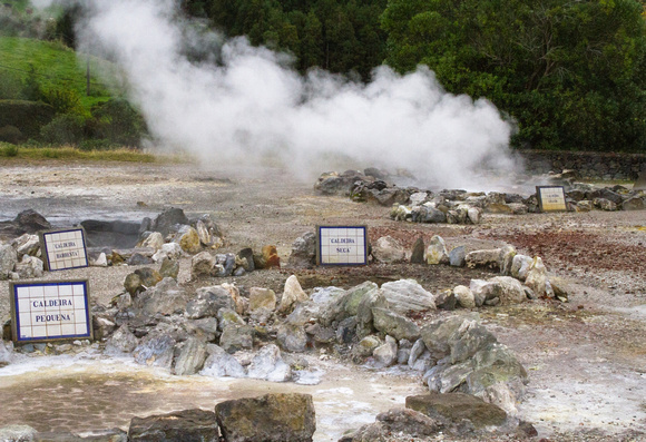 Sulphur springs in the Furnas Valley
