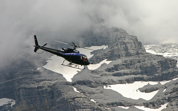 Supply helicopter near Kl Scheidegg