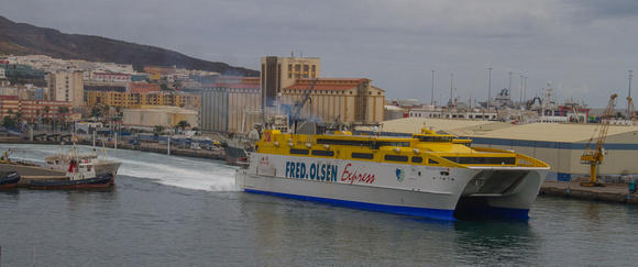 Inter-island ferry leaving the port