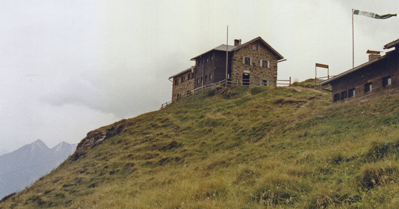 Starkenburger Hut (2229m)