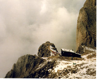 Hut at Santner Pass, below Rosengartenspitze